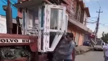 Кабина для трактора из пластиковых окон под заказ