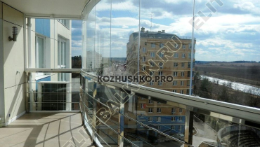 Все о безрамном остеклении балконов в Москве